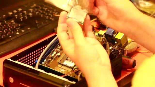Как правильно наносить термопасту (на базе сборки Mini PC BASE 2016) смотреть онлайн