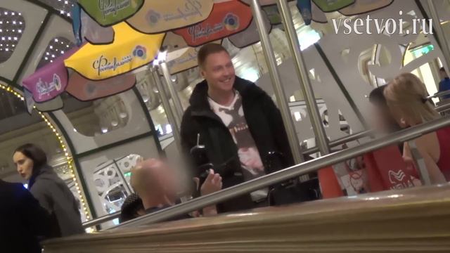 Подход к девушкам с парнем! Пикап тренер! смотреть онлайн