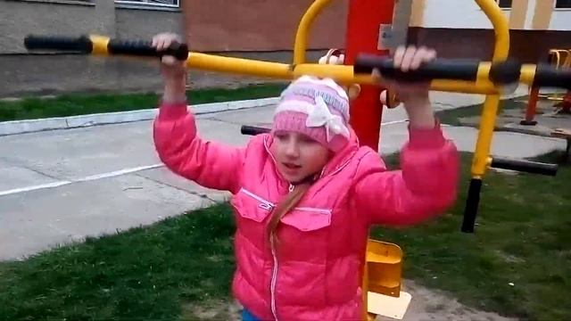 Как научиться подтягиваться на турнике девушке СМОТРИТЕ и УЧИТЕСЬ! смотреть онлайн