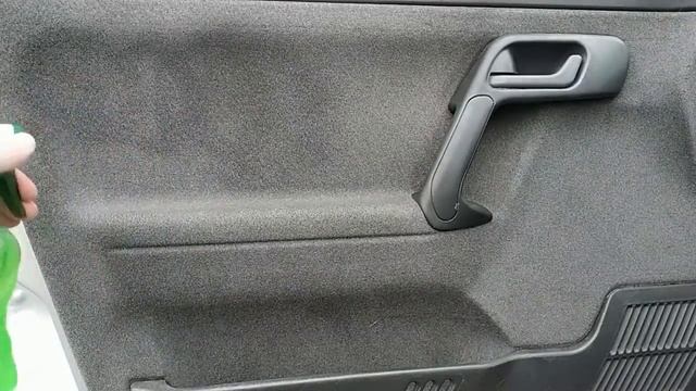 Как дёшево и быстро очистить салон автомобиля.
