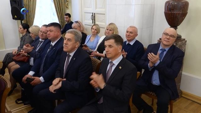 В Петрозаводске наградили сотрудников местных органов власти из разных районов Карелии смотреть онлайн