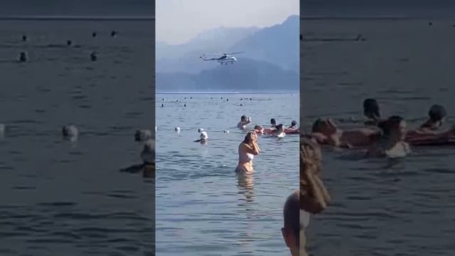 Мармарис Тушение Пожара. Пожарный Вертолет набирает воду прямо на пляже смотреть онлайн