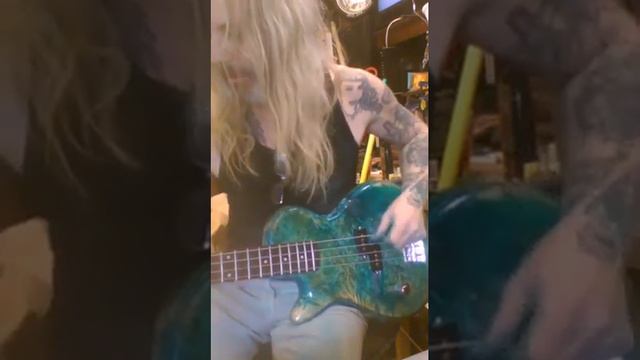 HANDMADE LES PAUL STYLE BASS "KILLER TONE" смотреть онлайн