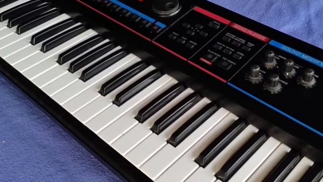 roland juno di rundown смотреть онлайн
