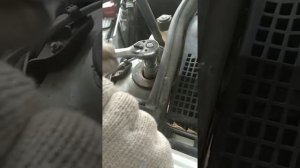 Снятие передних стоек на Рено Дастер