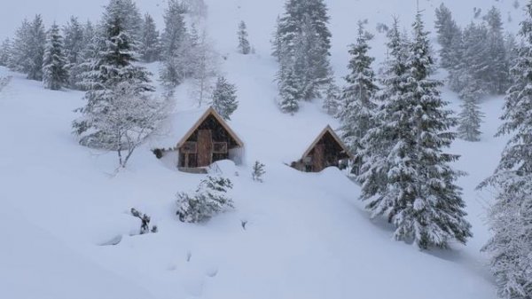 4K Snowy Huts - Heavy Snowfall on Log Cabins - Snowing Sounds - Relaxing Winter  Christmas Ambiance
