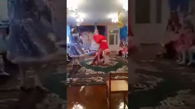 ДЕД МОРОЗ КРАСНЫЙ НОС ЗАЖИГАЕТ!!!! смотреть онлайн