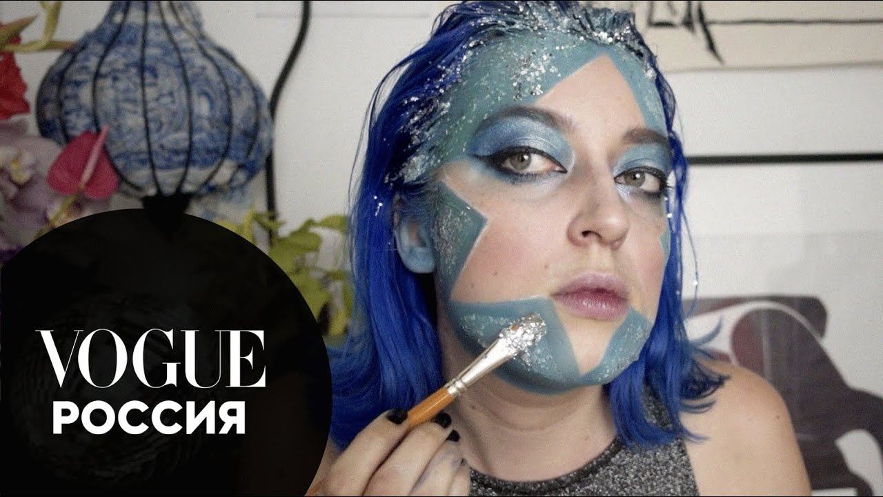 Художник Полина Коробова показывает, как создать креативный макияж с блестками смотреть онлайн