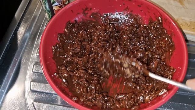 Мой СЕКРЕТНЫЙ РЕЦЕПТ ХРУСТЯЩЕЙ ПП ШОКОЛАДНОЙ КОЛБАСЫ без глютена и без сахара! смотреть онлайн