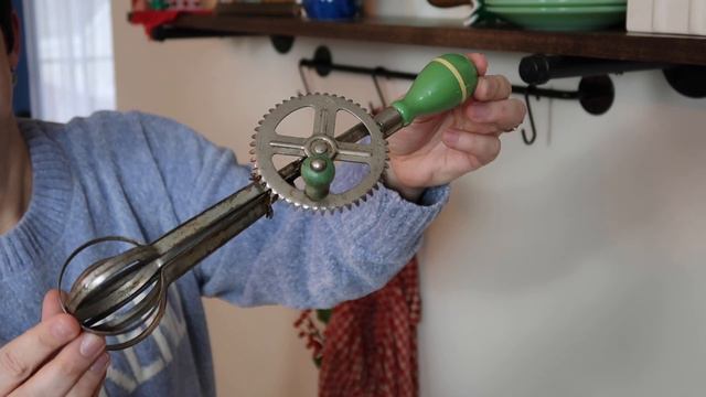 CHRISTMAS ❄️ DECORATE WITH ME 2021 VINTAGE TRADITIONAL CHRISTMAS KITCHEN COZY CHRISTMAS DECOR IDEAS