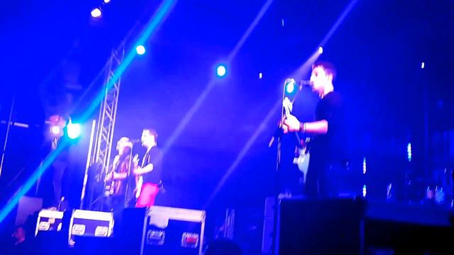 Simple Plan - Perfect World @ Estragon, Bologna 01/03/16 смотреть онлайн