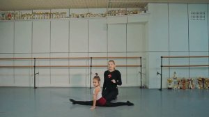 Как посадить ребенка на продольный шпагат? Правильный шпагат - это просто! Упражнения для шпагата