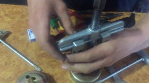 Ремонт вариатора верхнего редуктора триммера. Разборка центробежного сцепления