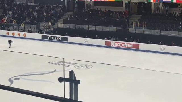 Stephane Lambiel funny happy dance during Deniss Vasiljevs performance смотреть онлайн