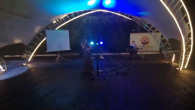 Все еще только начинается!!! Поет Анна Хрипун! смотреть онлайн