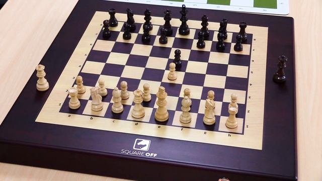 Playing with SquareOff Automated Chess Computer смотреть онлайн