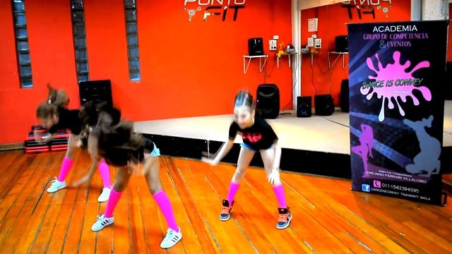 REGGAETON  KIDS /  Dance Is Convey / Emiliano Ferrari Villalobo (HD)
