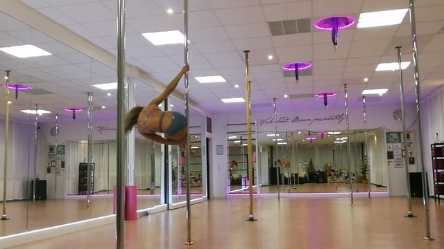 Pole Dance Flow | Isak Danielson - Backing Down смотреть онлайн
