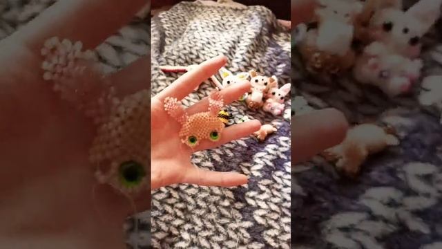 Начала плести амигуруми!♡||Зайчик в костюме динозавра)|| #амигурумиизбисера #амигуруми смотреть онлайн