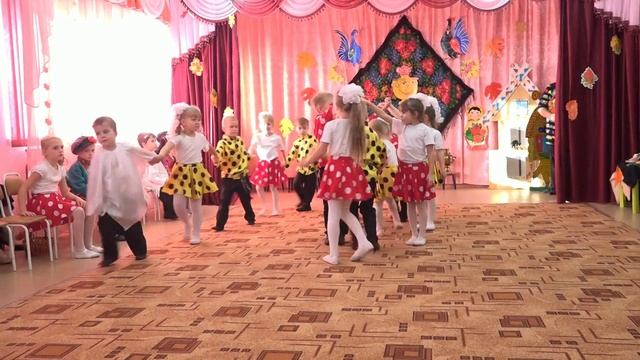 Танец: "Молочная речка" смотреть онлайн