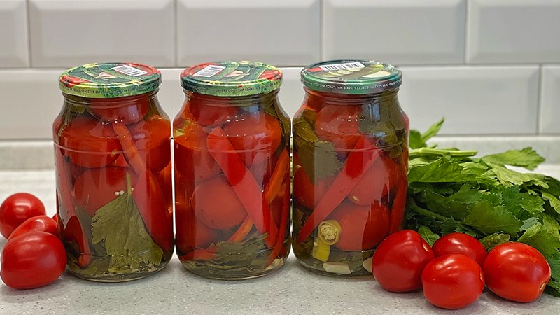?РЕЦЕПТ БОМБА! Помидоры с Сельдереем на Зиму. САМЫЙ ВКУСНЫЙ МАРИНАД!!! смотреть онлайн