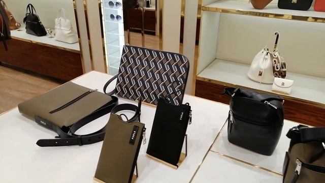 Италия/ Обзор Бутика FURLA/ Скидки смотреть онлайн