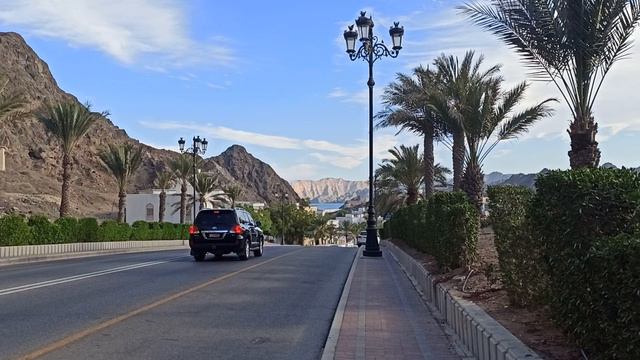 Вот так живут около Дворца!Домики местных жителей.