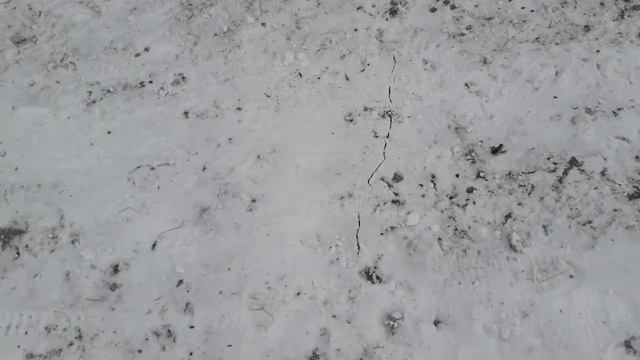 Трещины в земле.