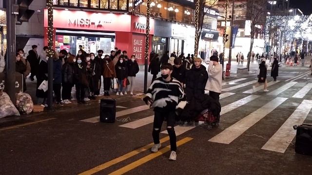 SUNDAY SINCHON STREET SKETCH. ABLUE. SHOW MUST GO ON OVER PANDEMIC. смотреть онлайн