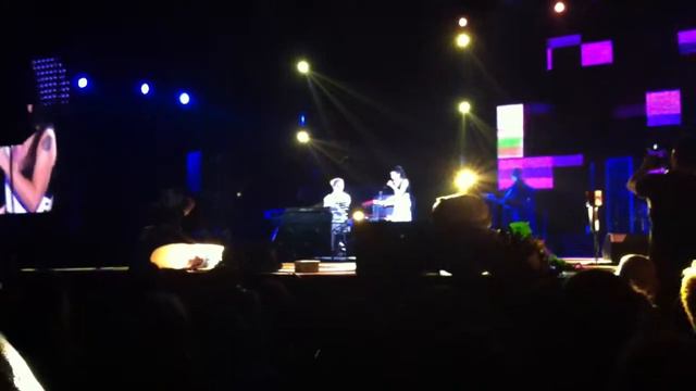 20.04. СК Олимпийский . Ёлка поздравляет))