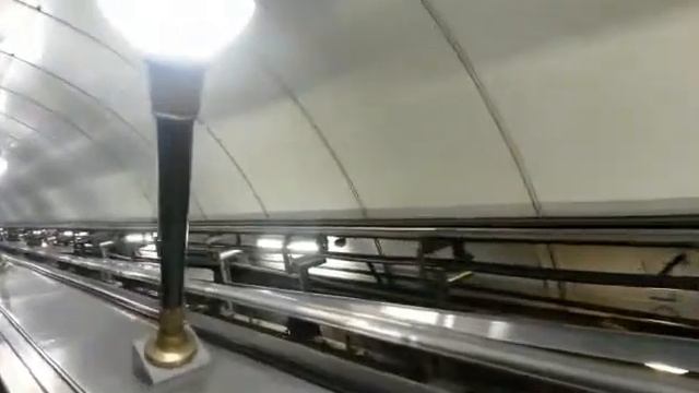 РЕМОНТ ЭКСКАЛАТОРА НА СТАНЦИИ МЕТРО ВЛАДИМИРСКАЯ. смотреть онлайн