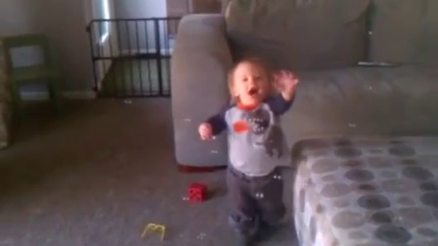 Малышу нравятся мыльные пузыри смотреть онлайн