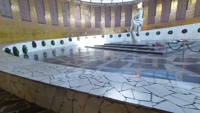 Мамаев Курган. Волгоград. Прогулка. Россия. смотреть онлайн