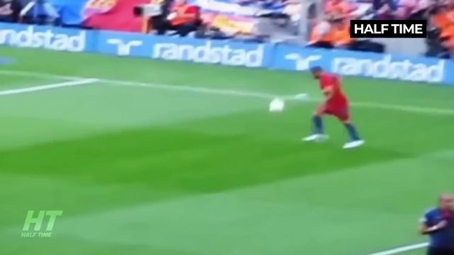 Lionel Messi Ridiculous Skill Moves in Training смотреть онлайн