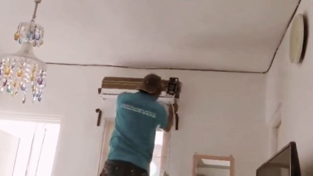 TCL INVERTER SPLIT TYPE AIRCON 1.5HP смотреть онлайн