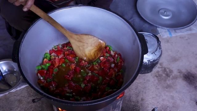 Sizzling Village Chicken | Afghanistan Village Life with Old Lovers смотреть онлайн