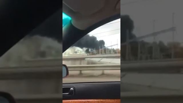 Запорожье в эти минуты. Поражена гидроэлектростанция в районе плотины ДнепроГЭС. смотреть онлайн