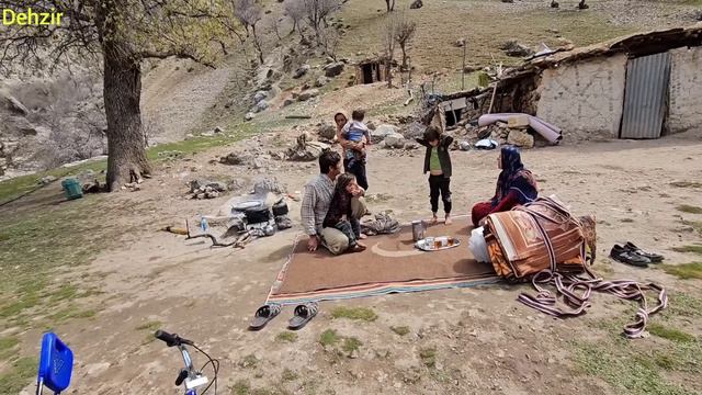 By opening his heart, Aghaqarboun accepts the request of an unknown woman to build a house. смотреть онлайн