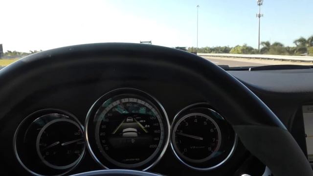Mercedes-Benz DISTRONIC PLUS Cruise Control - Real World Demo in Interstate Traffic in a CLS 63 AMG смотреть онлайн