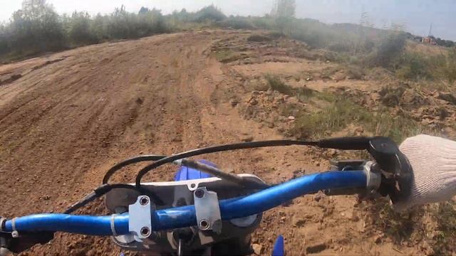 Первый опыт на японце в мотокросс Ymaha yz125 Друг дал прокатиться смотреть онлайн