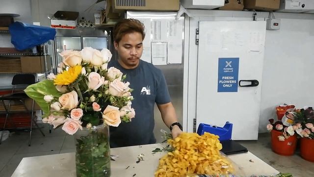 Basic design flowers arrangement tutorial #floraldesign смотреть онлайн