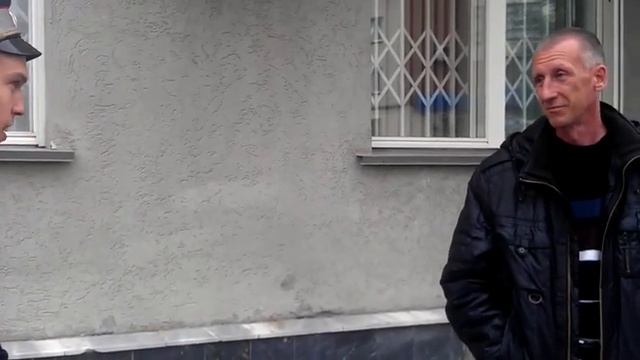 Полицейский просит убрать конусы смотреть онлайн