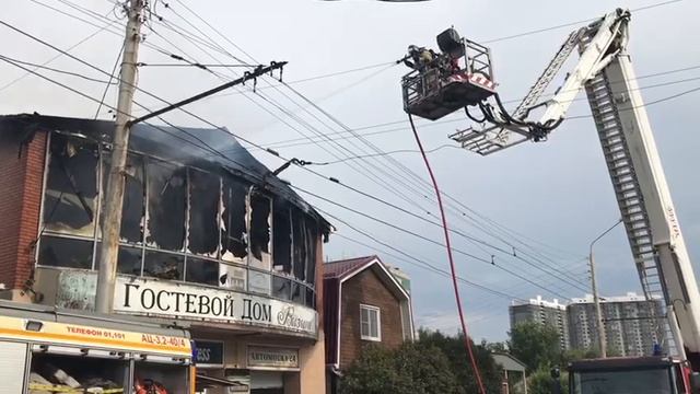 Автомойка и магазин горят в Ростове на Вавилова смотреть онлайн