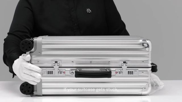 Set the lock on RIMOWA’s Classic suitcase смотреть онлайн