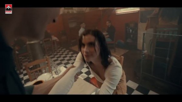 Δέσποινα Βανδή - 'Ενα Τσιγάρο Διαδρομή - Official Music Video