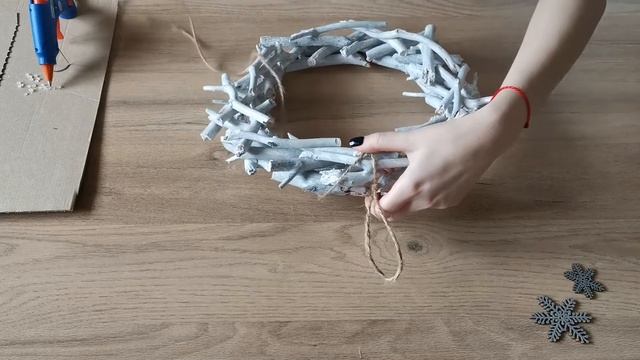 DIY MODERN CHRISTMAS WREATH | Новогодний венок из палочек