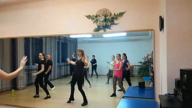 Танцевальное кардио (Zumba) разминка смотреть онлайн
