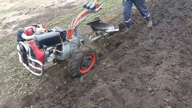 Пахота (оранка )городу М/С 9де оборотний плуг "Агро-марка". смотреть онлайн