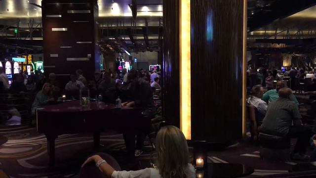 Amazing piano player in Las Vegas смотреть онлайн