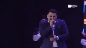 Тихо море шумит